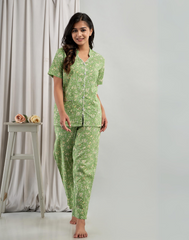 "Daisy Meadow" Printed Viscose Night Suit