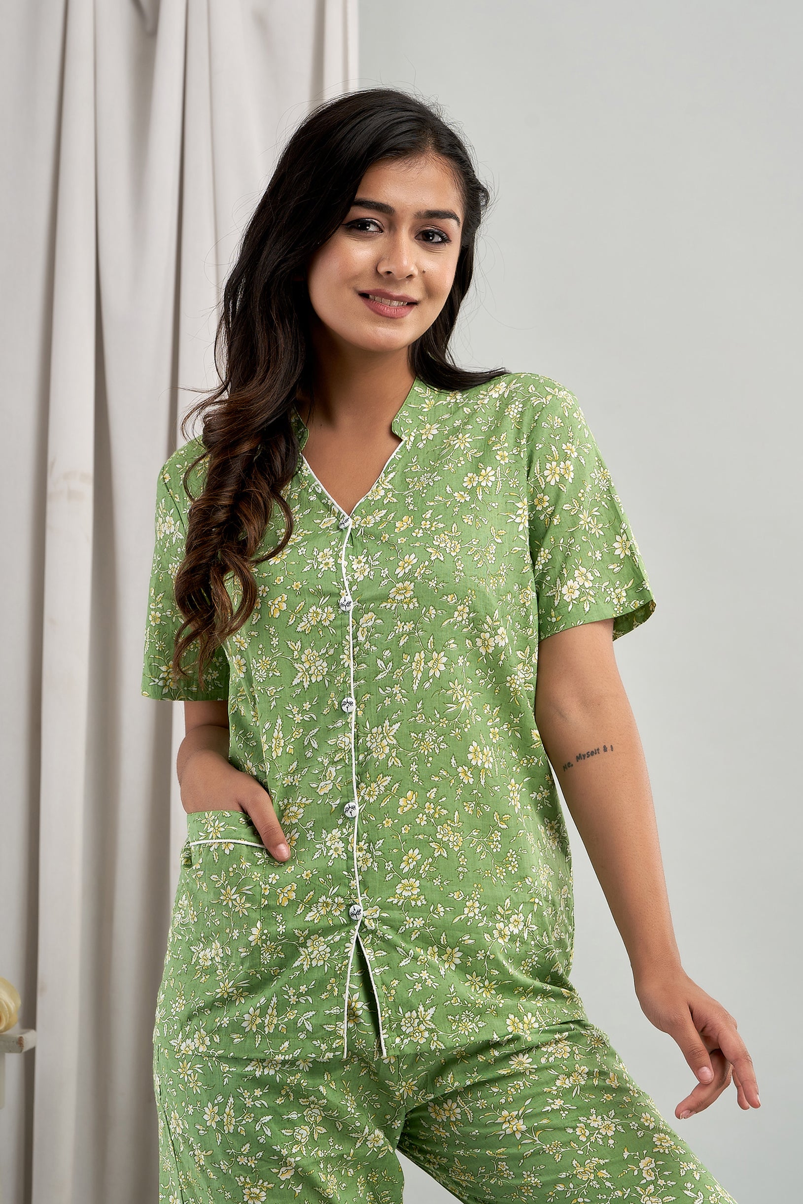 "Daisy Meadow" Printed Viscose Night Suit